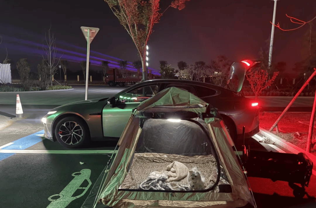 期间年轻人旅行掀起“帐篷过夜”热潮不朽情缘登录不住酒店住帐篷！国庆(图3)